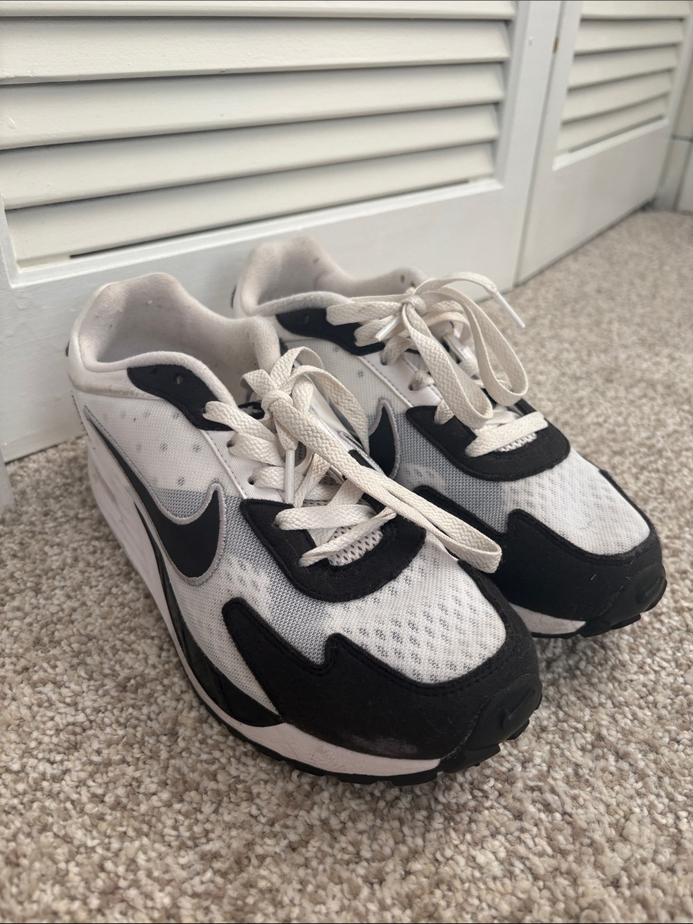Nike Women’s 7.5 Air Max Sneakers